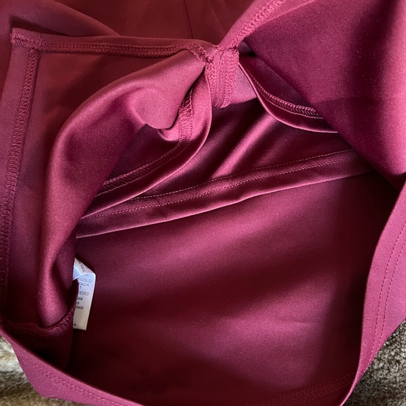 Fashion nova burgundy dress size Small gold button choker - Picture 8 of 9